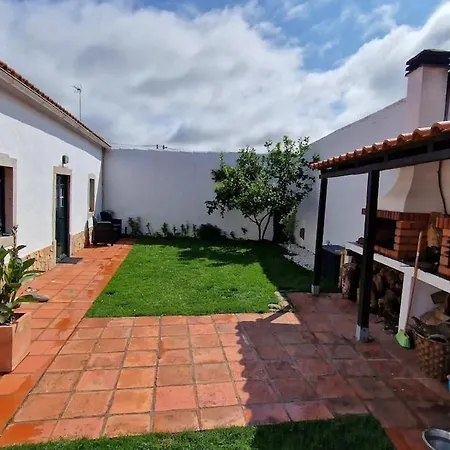 בית נופש Peaceful Surrounding Private Pool לוריניה