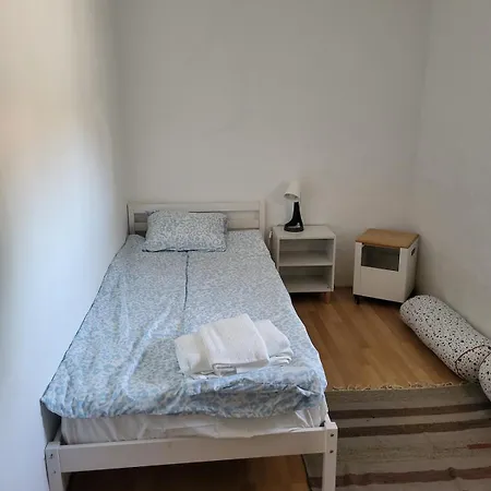 Peaceful Surrounding Private Pool לוריניה